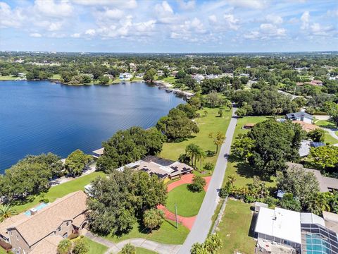 A home in WINTER HAVEN