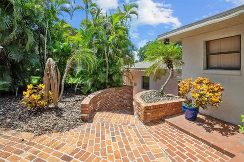 A home in WINTER HAVEN