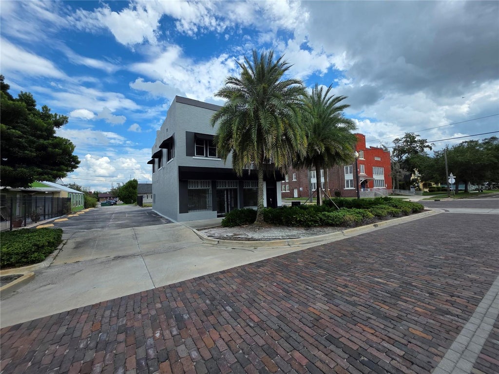 Photo of 217 S Oak Avenue, Sanford, FL 32771 (MLS # O6440096)