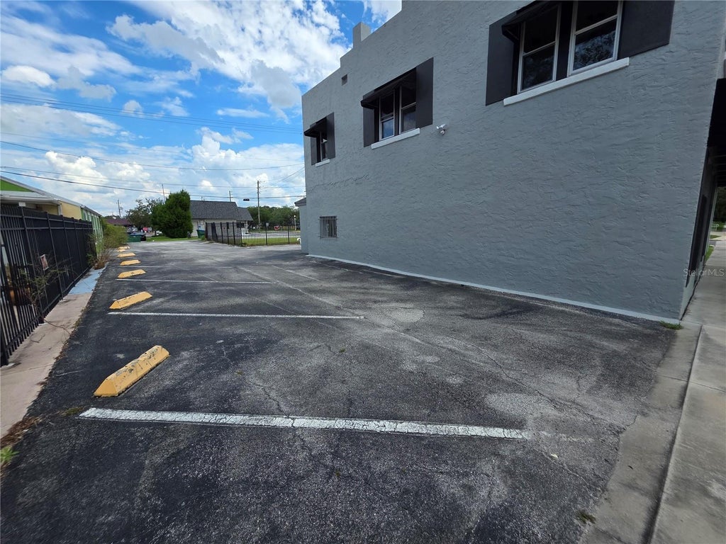 Photo of 217 S Oak Avenue, Sanford, FL 32771 (MLS # O6440096)