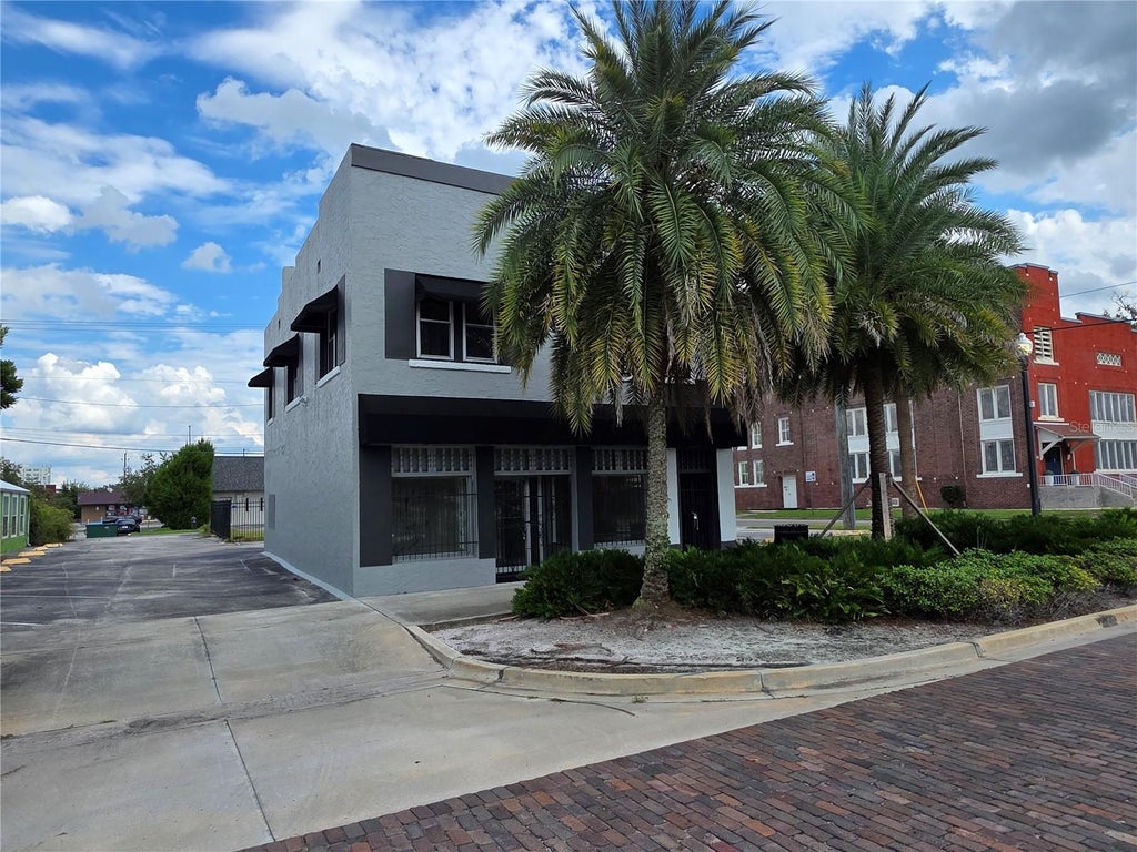 Photo of 217 S Oak Avenue, Sanford, FL 32771 (MLS # O6440096)