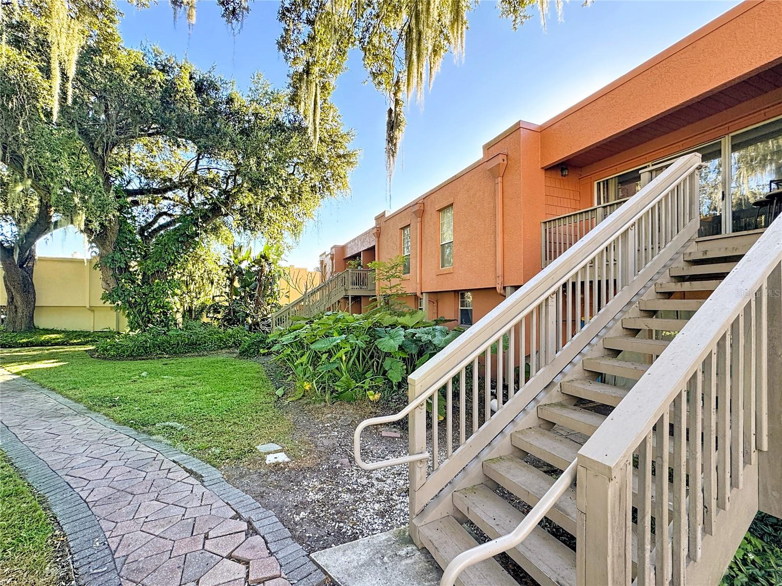 LA COSTA BRAVA LAKESIDE - Residential