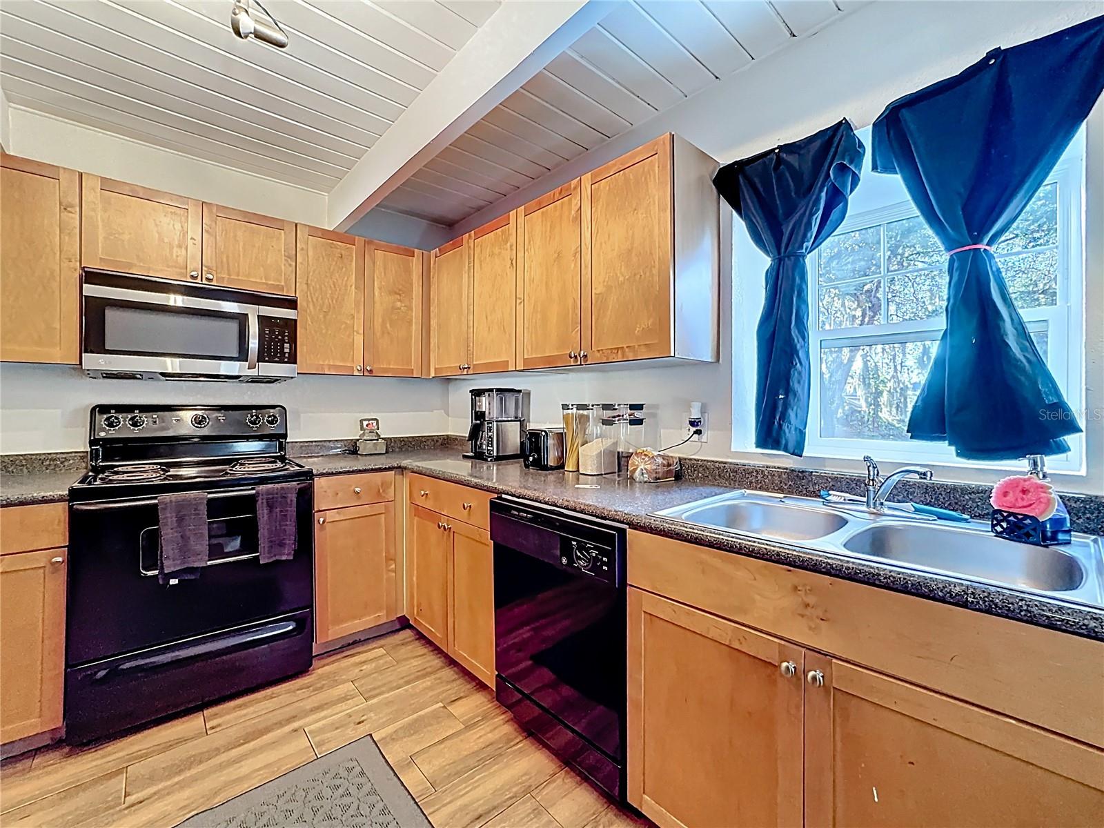 LA COSTA BRAVA LAKESIDE - Residential