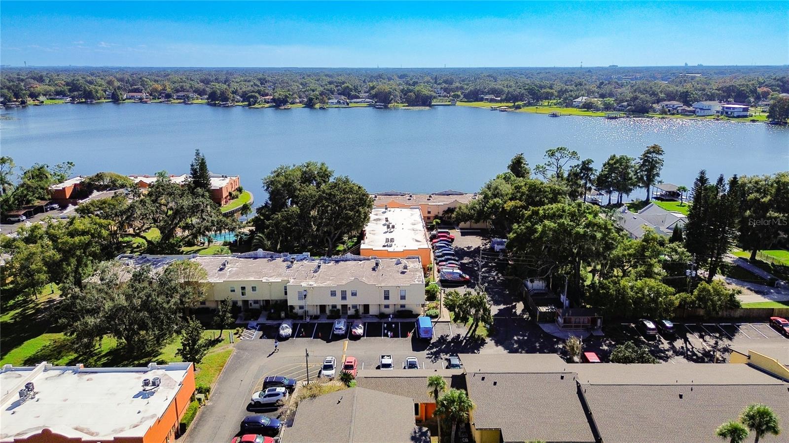 LA COSTA BRAVA LAKESIDE - Residential