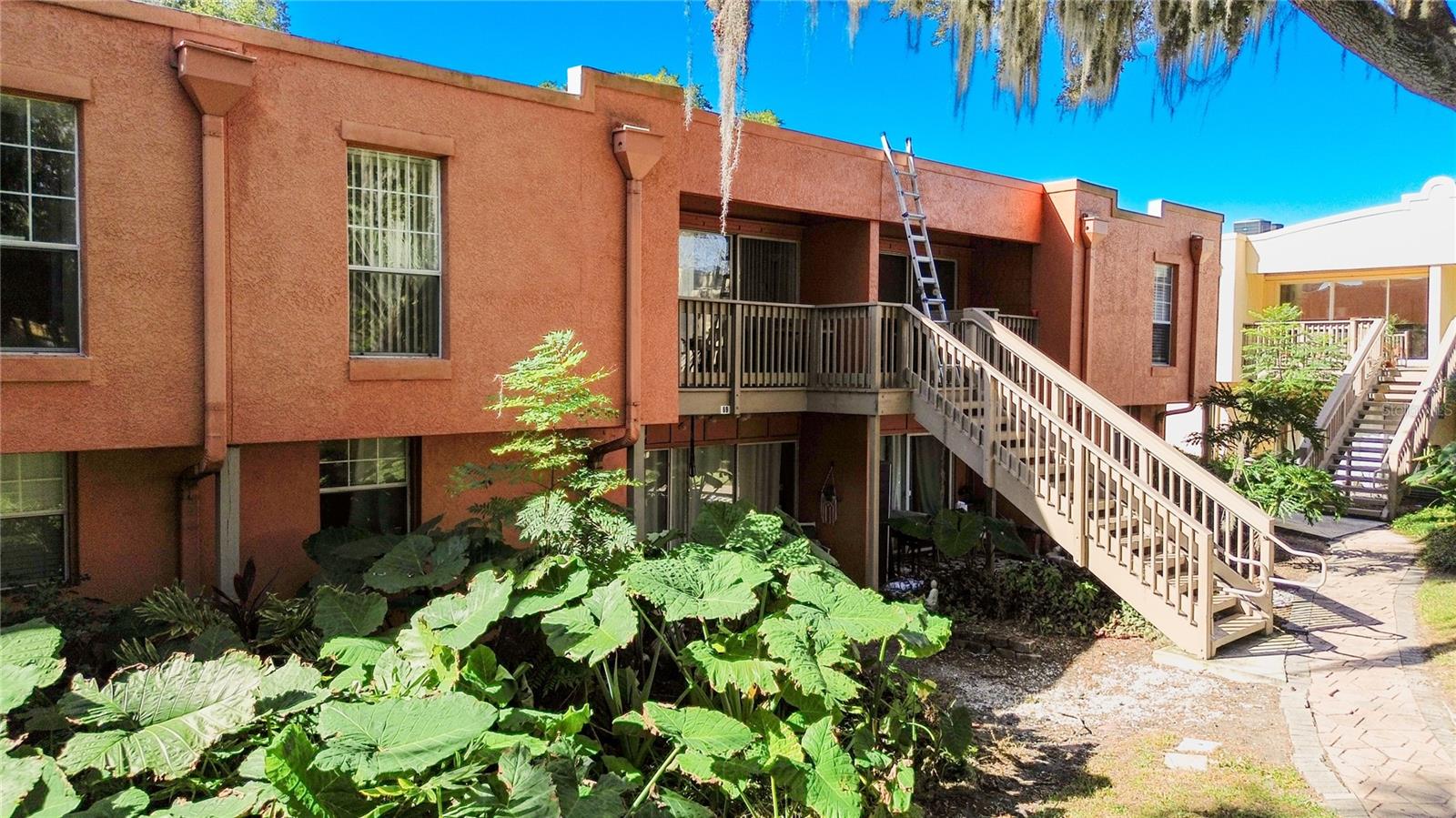 LA COSTA BRAVA LAKESIDE - Residential