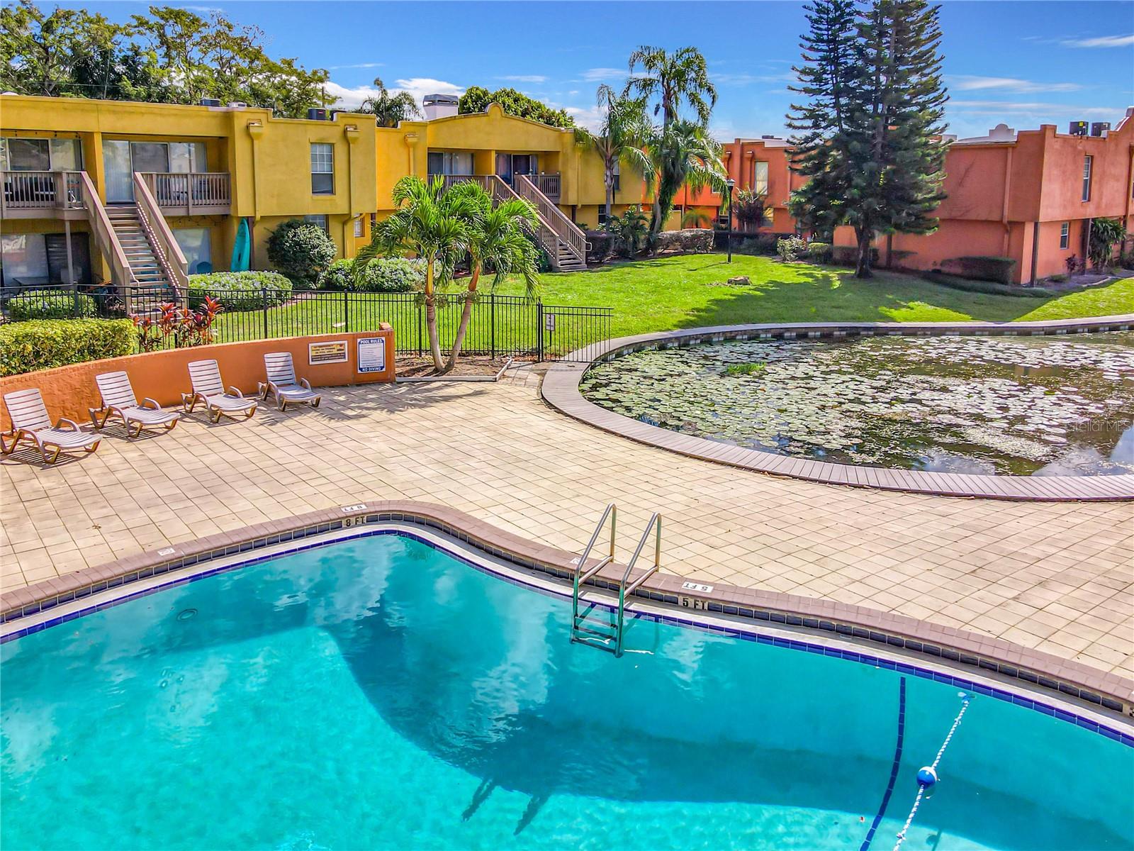 LA COSTA BRAVA LAKESIDE - Residential