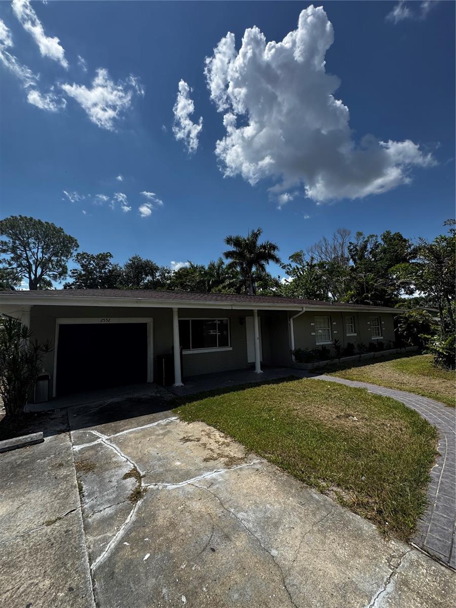 Photo of 2552 Columbus Street, Fort Myers, FL 33901 (MLS # V4950807)