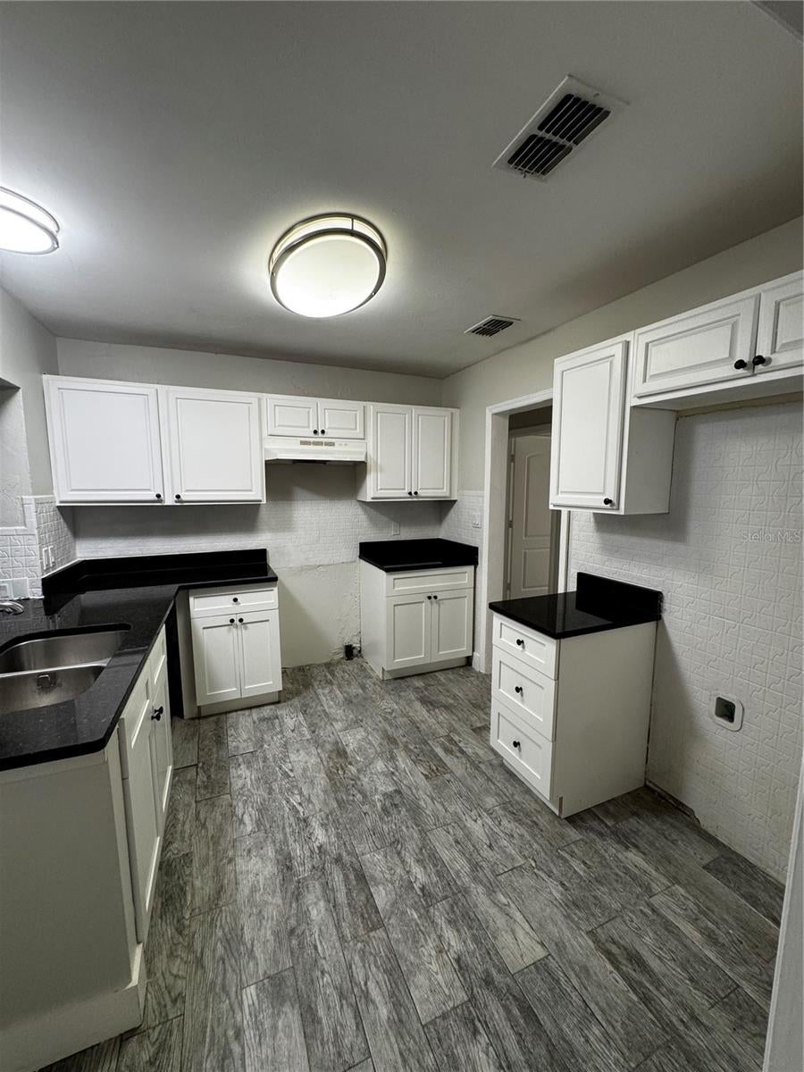 Photo of 2552 Columbus Street, Fort Myers, FL 33901 (MLS # V4950807)