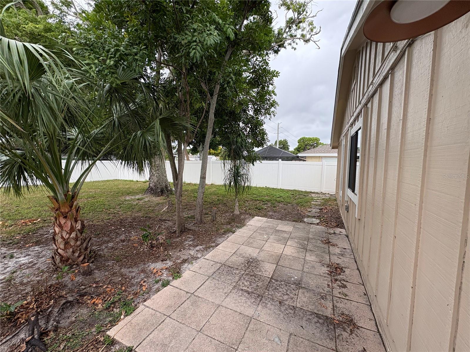 HARBOR WOODS - Residential Lease