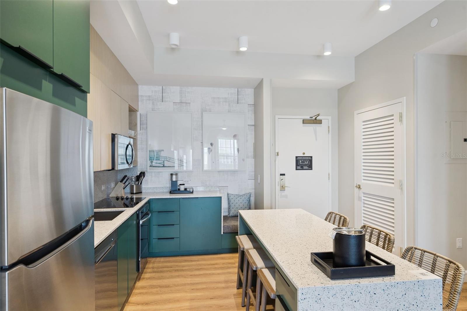 SUNSET WALK HOTEL, EMBASSY SUITES - Residential