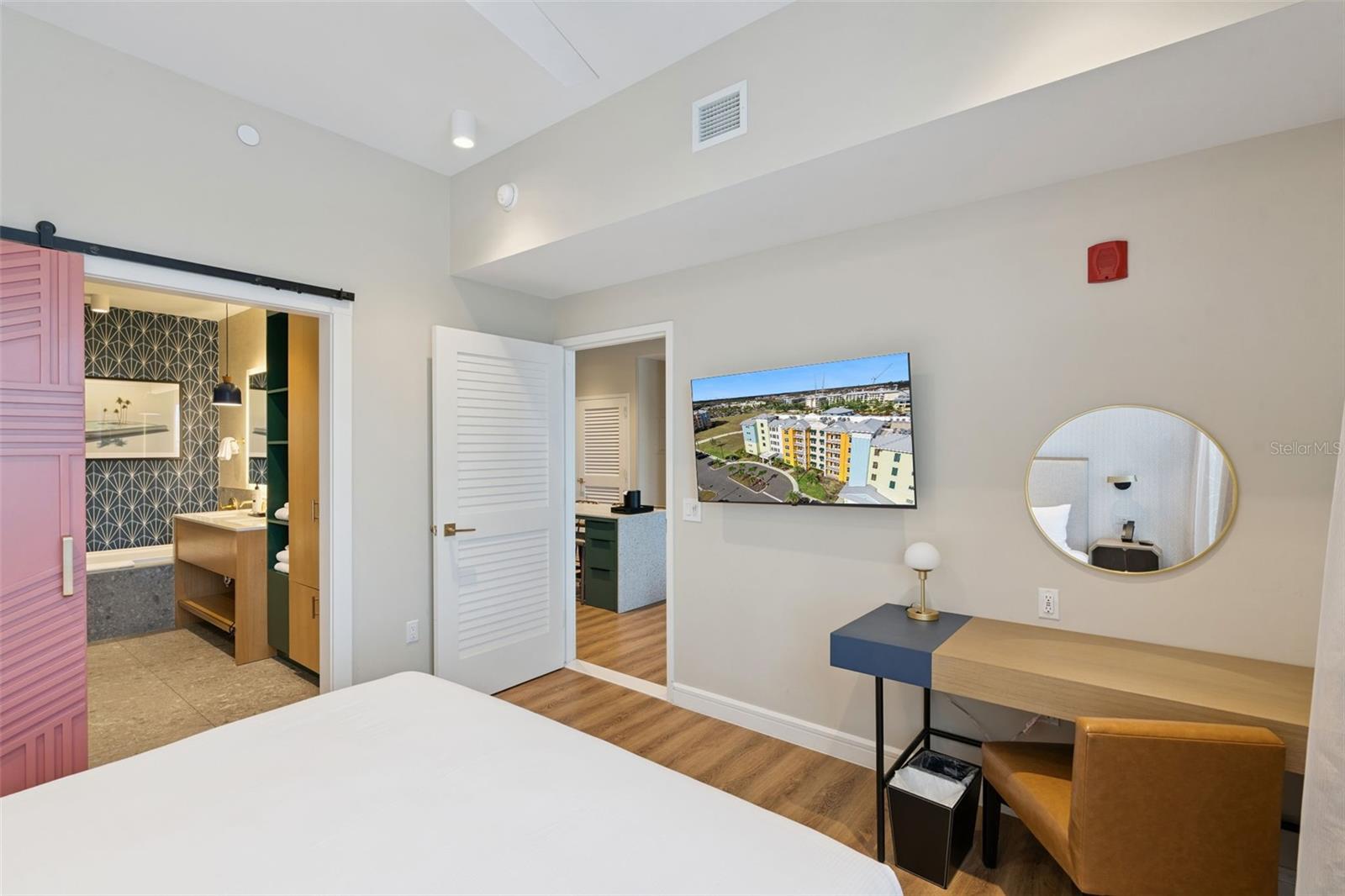 SUNSET WALK HOTEL, EMBASSY SUITES - Residential