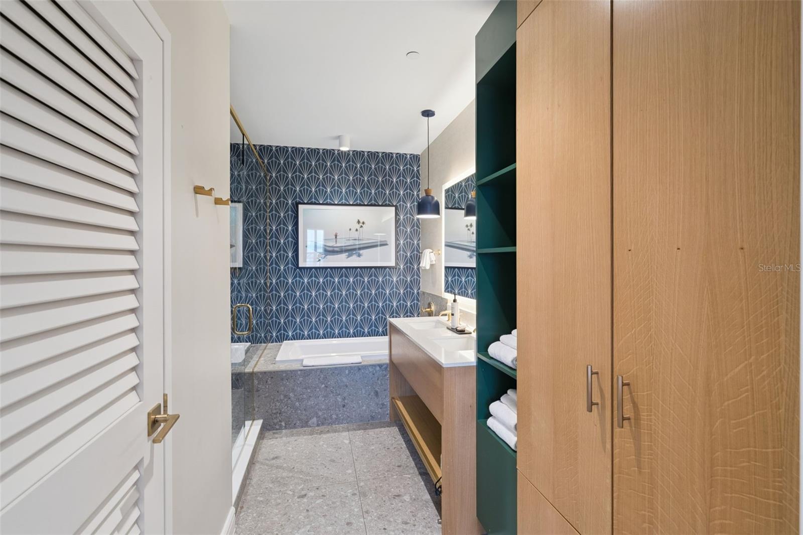 SUNSET WALK HOTEL, EMBASSY SUITES - Residential