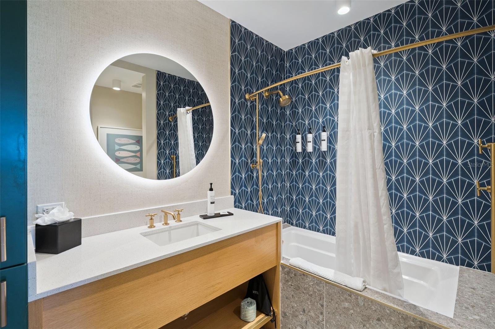 SUNSET WALK HOTEL, EMBASSY SUITES - Residential