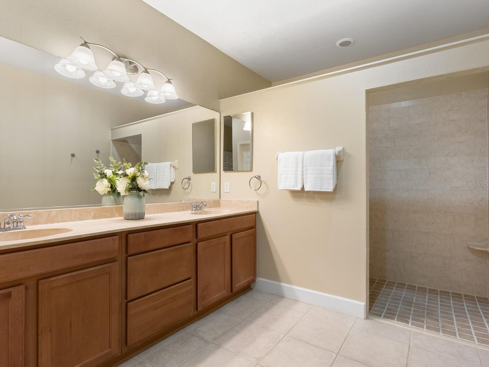 VENETIAN FALLS PH 1 - Residential