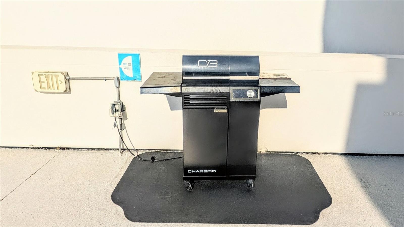 DOLPHIN TOWER - Residential Lease