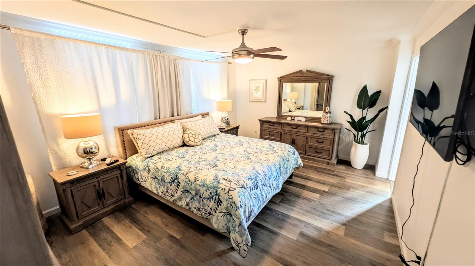 DOLPHIN TOWER - Residential Lease