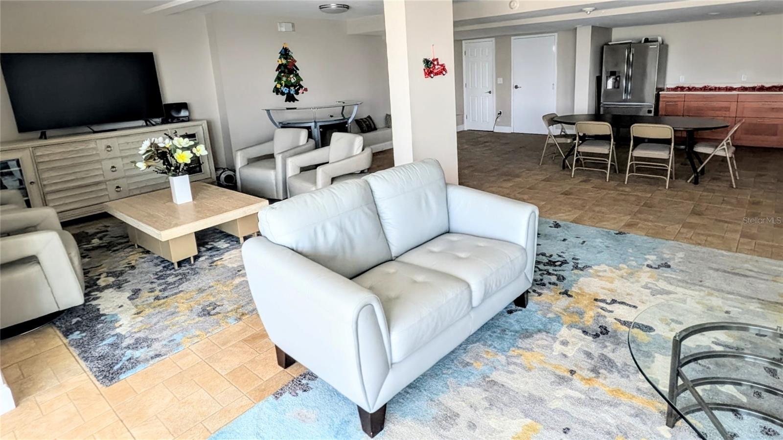 DOLPHIN TOWER - Residential Lease