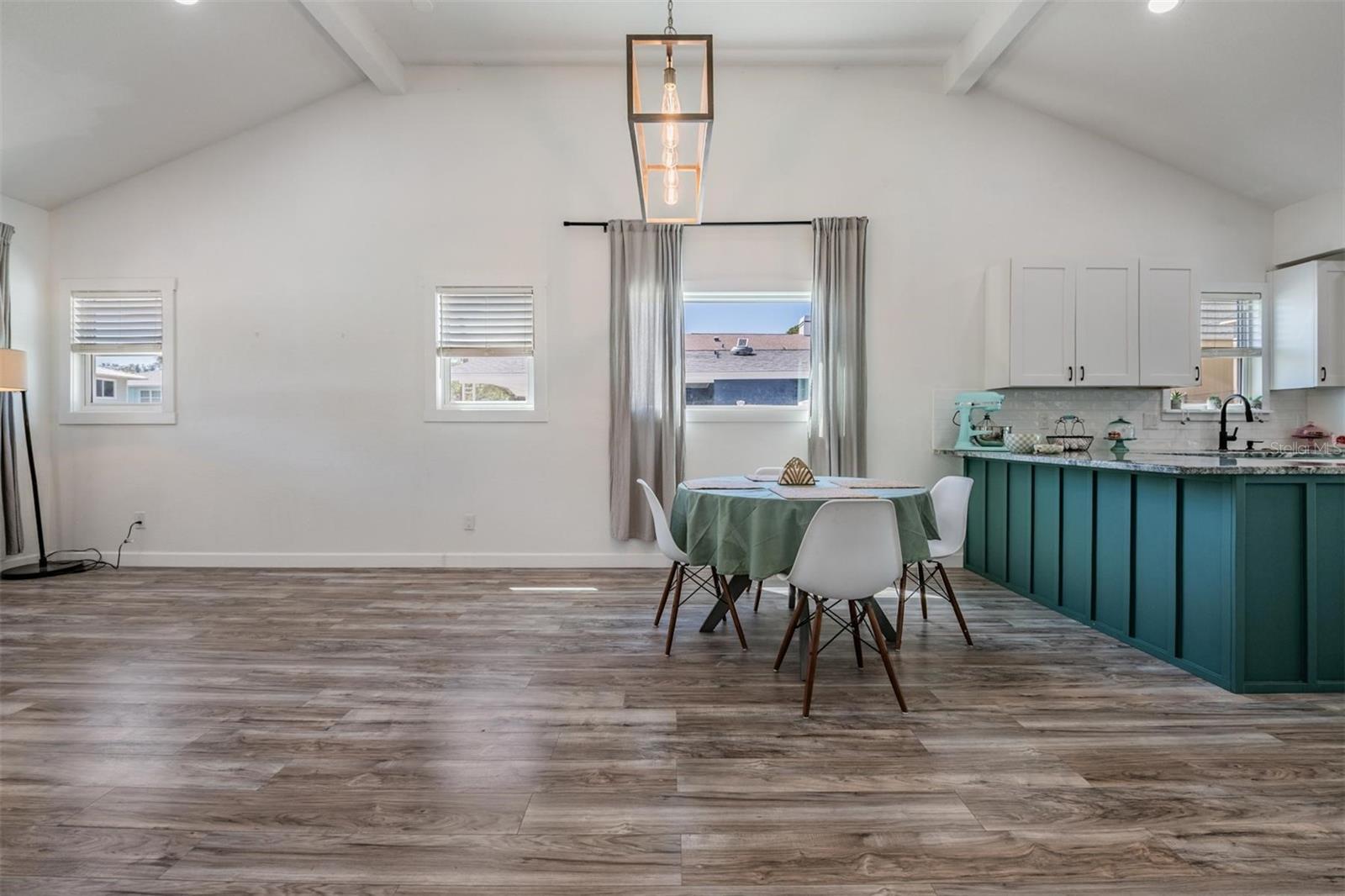 SHOREACRES CENTER BLK 5, LOT 16 - Residential