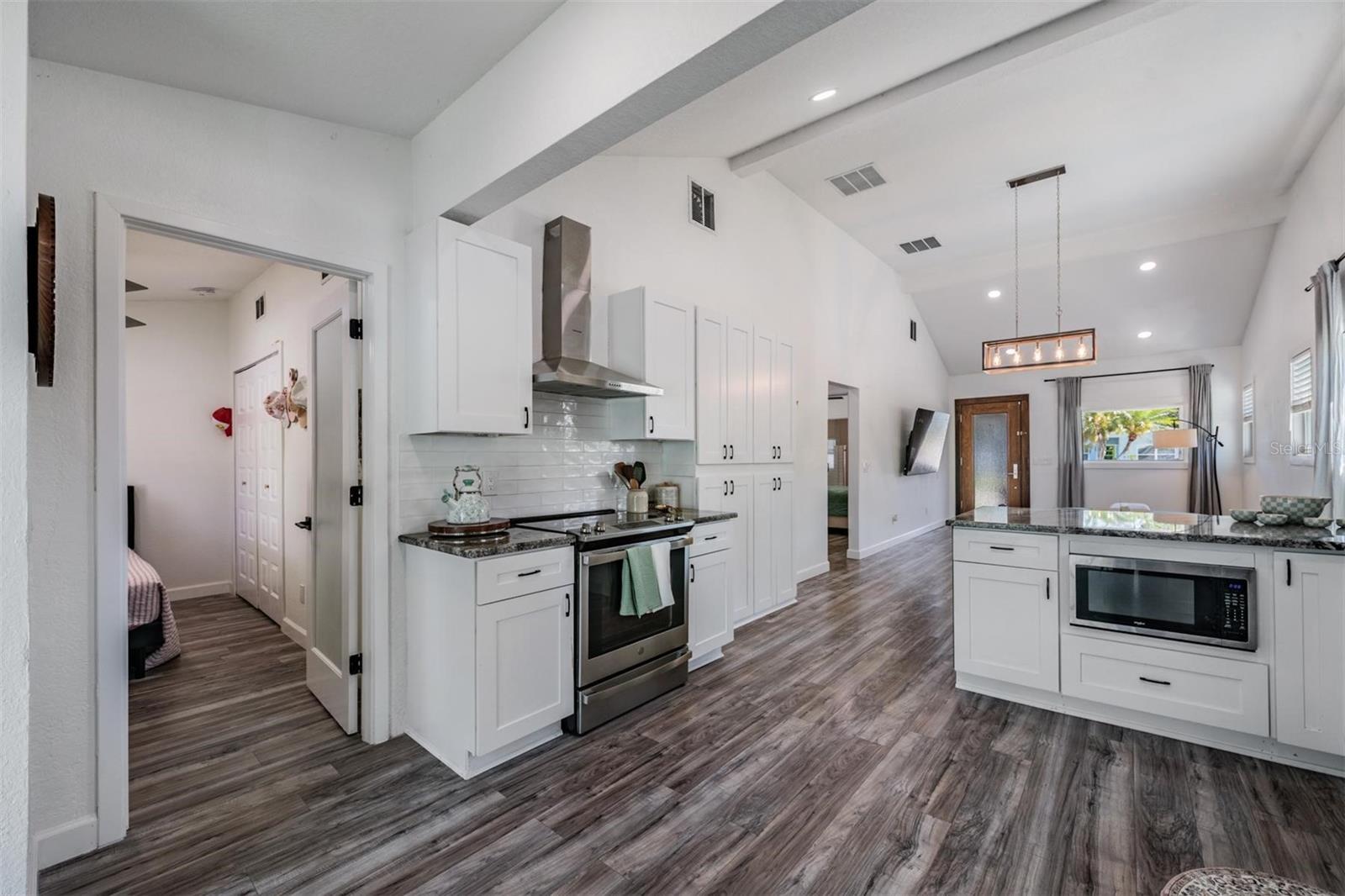 SHOREACRES CENTER BLK 5, LOT 16 - Residential