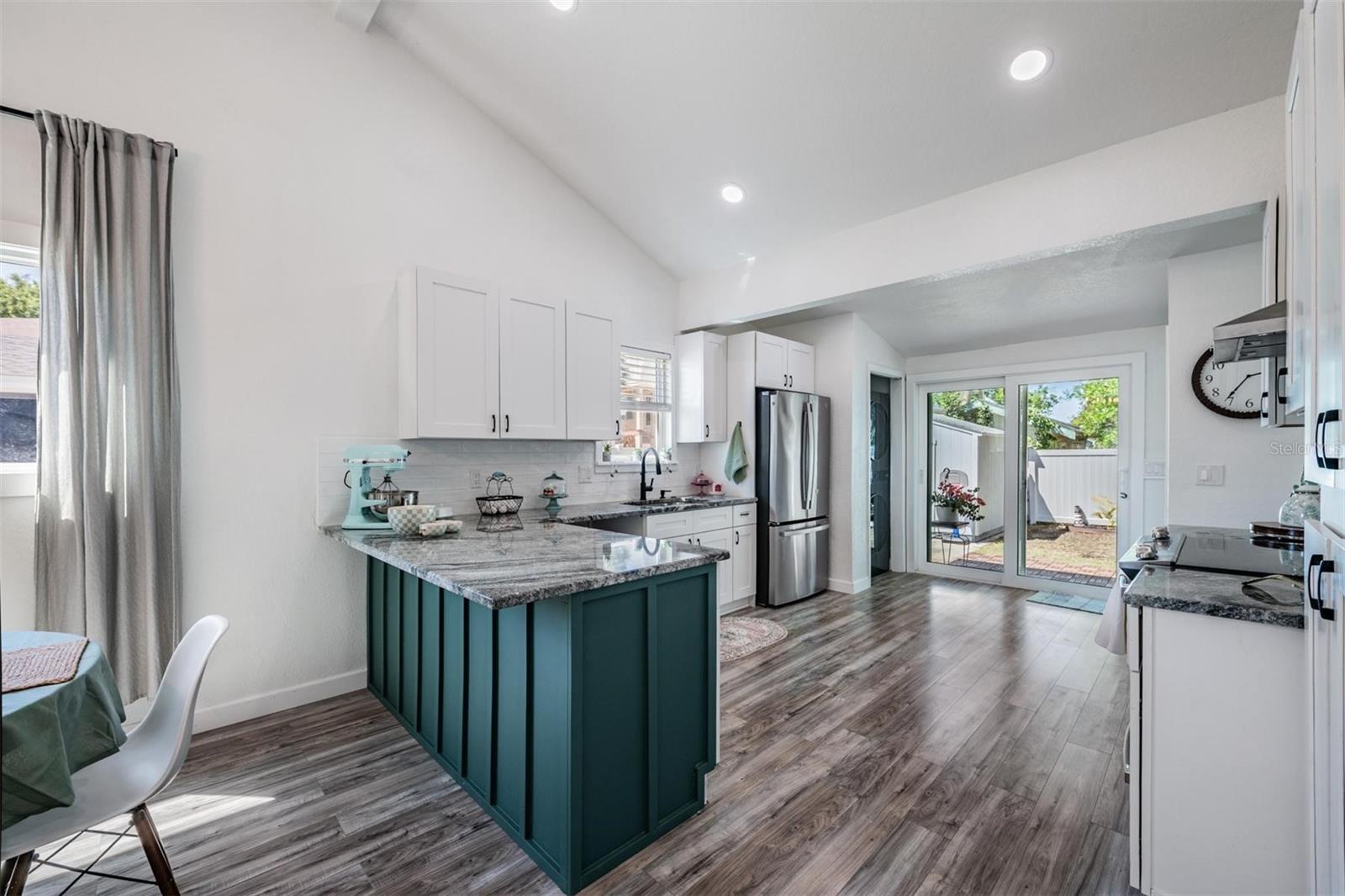 SHOREACRES CENTER BLK 5, LOT 16 - Residential