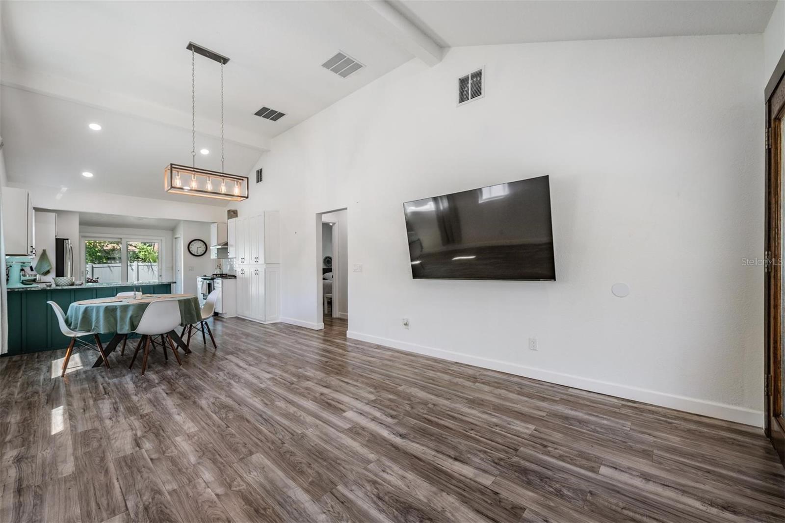 SHOREACRES CENTER BLK 5, LOT 16 - Residential