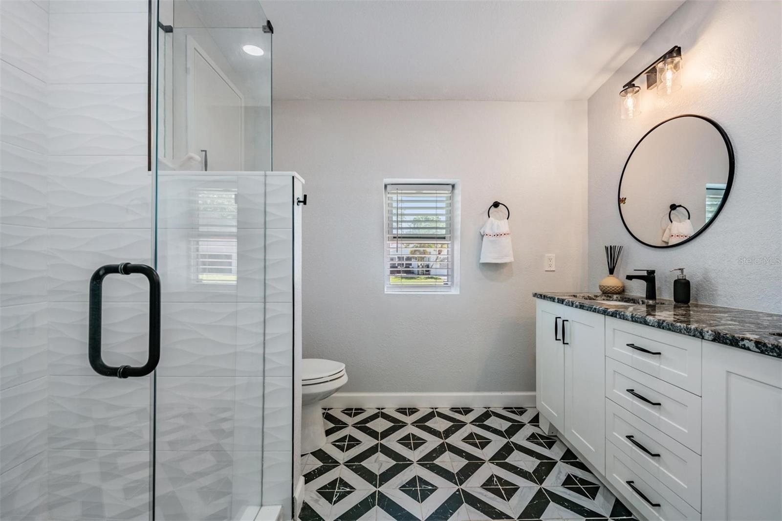 SHOREACRES CENTER BLK 5, LOT 16 - Residential