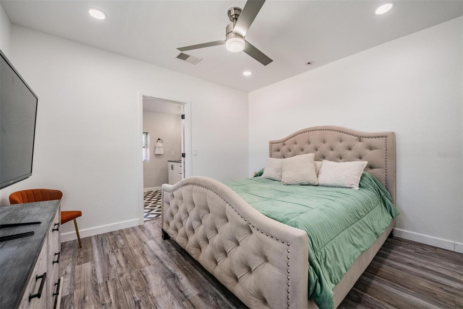 SHOREACRES CENTER BLK 5, LOT 16 - Residential