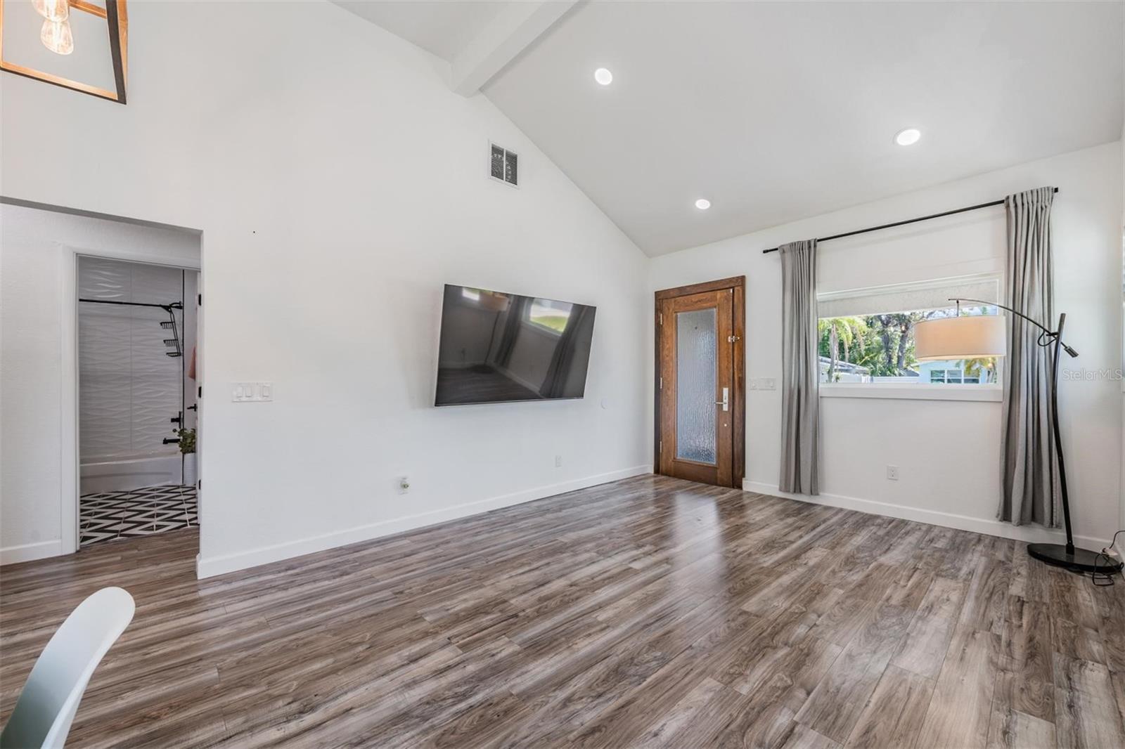 SHOREACRES CENTER BLK 5, LOT 16 - Residential