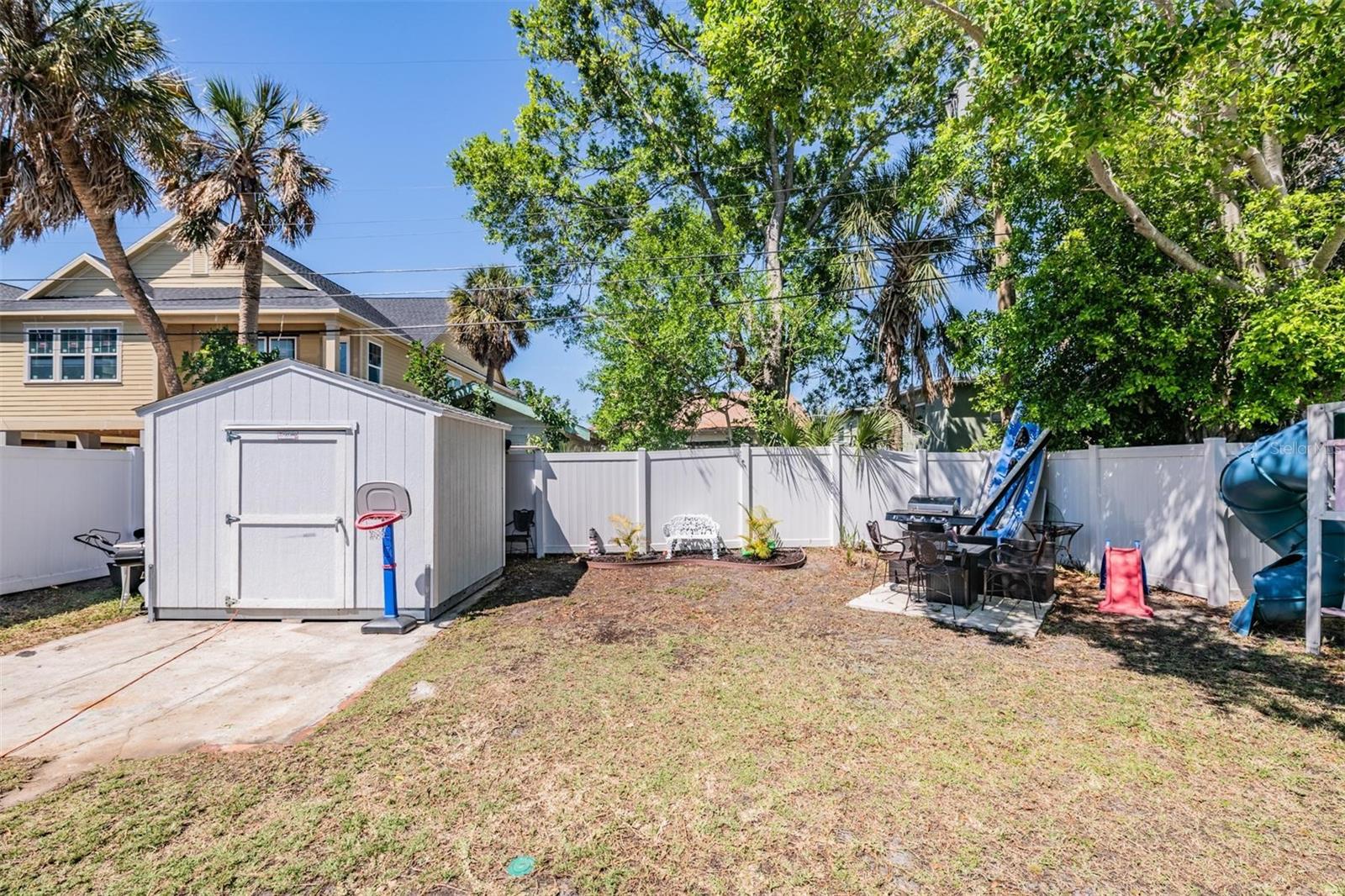 SHOREACRES CENTER BLK 5, LOT 16 - Residential