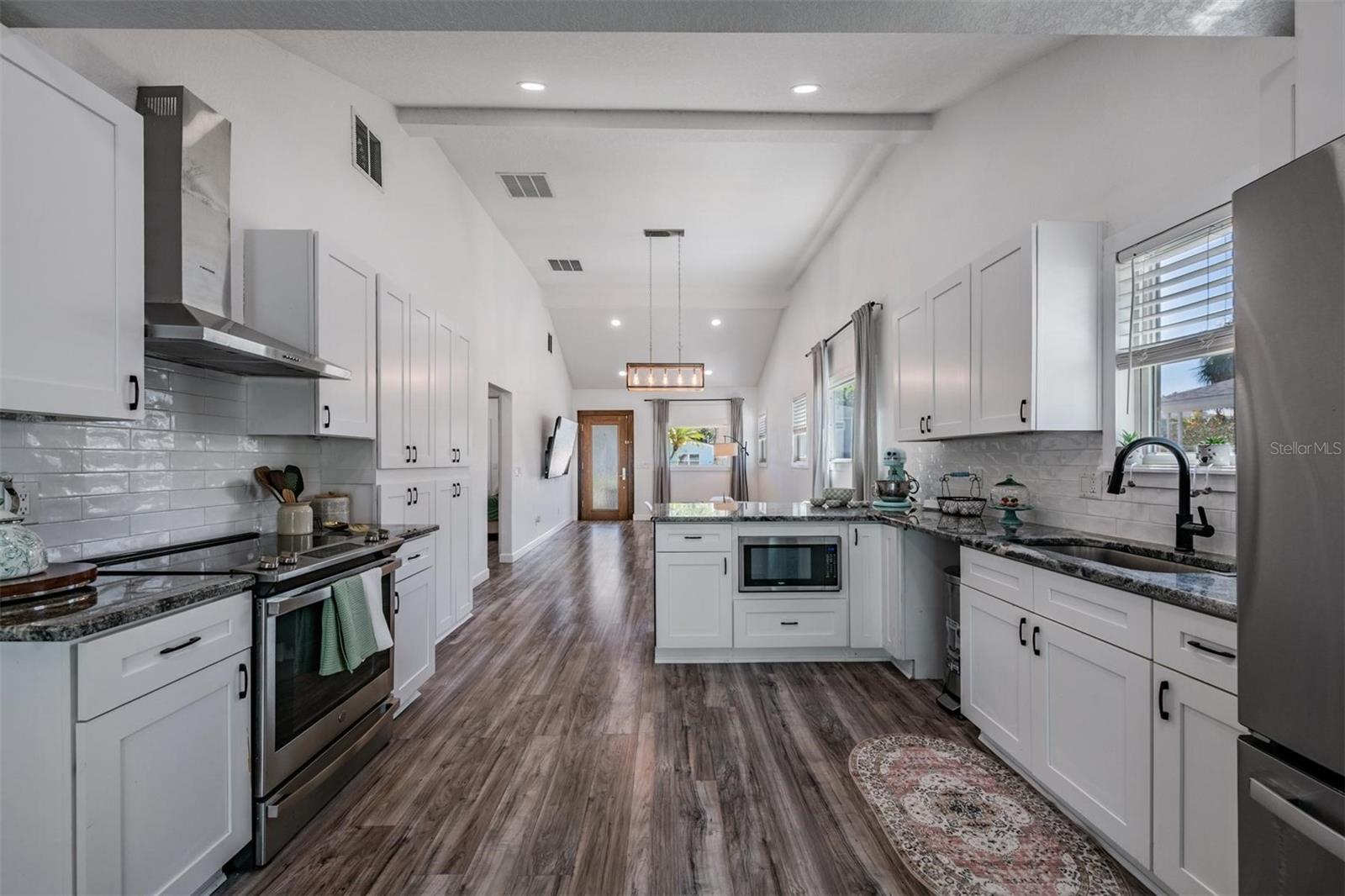 SHOREACRES CENTER BLK 5, LOT 16 - Residential