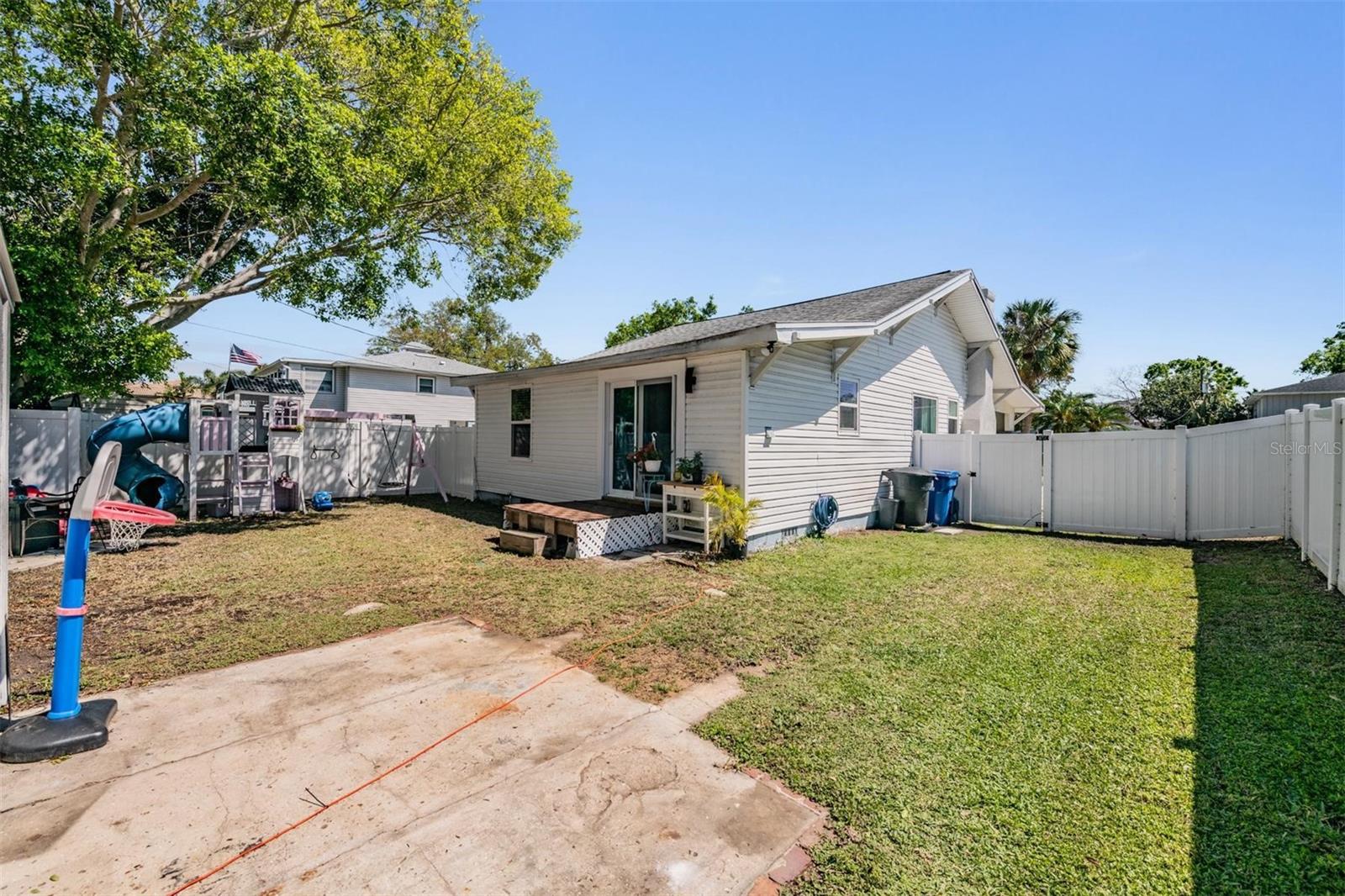 SHOREACRES CENTER BLK 5, LOT 16 - Residential