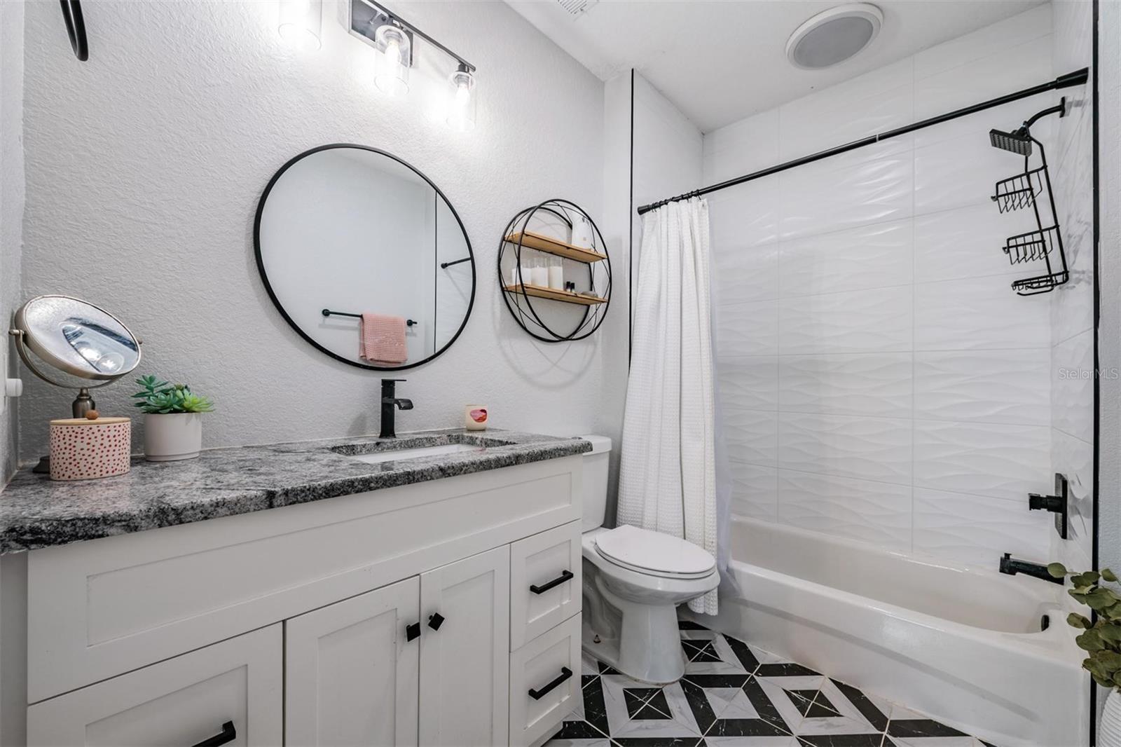 SHOREACRES CENTER BLK 5, LOT 16 - Residential