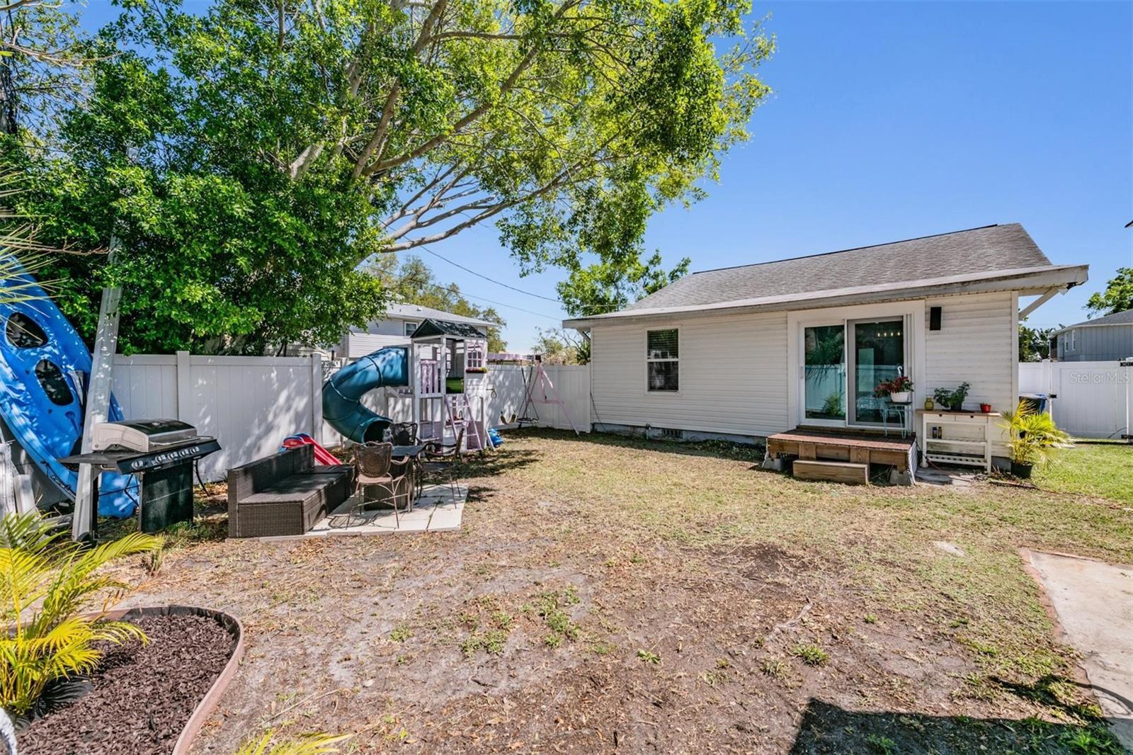 SHOREACRES CENTER BLK 5, LOT 16 - Residential