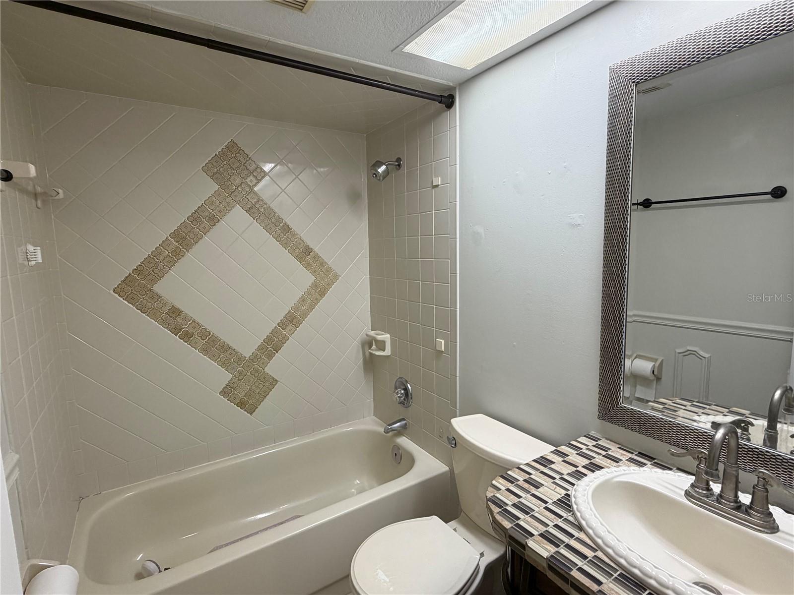 RIVER OAKS CONDO PH 01 - Residential Lease