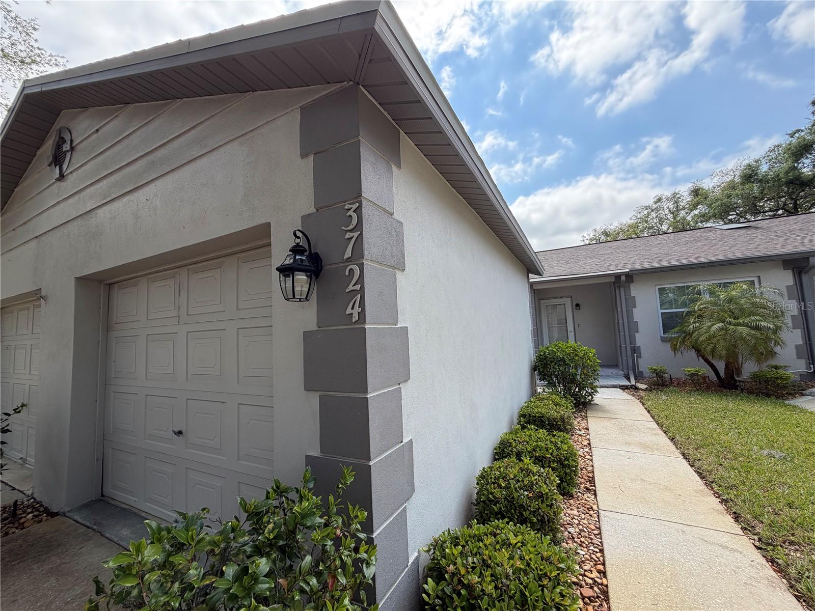 RIVER OAKS CONDO PH 01 - Residential Lease
