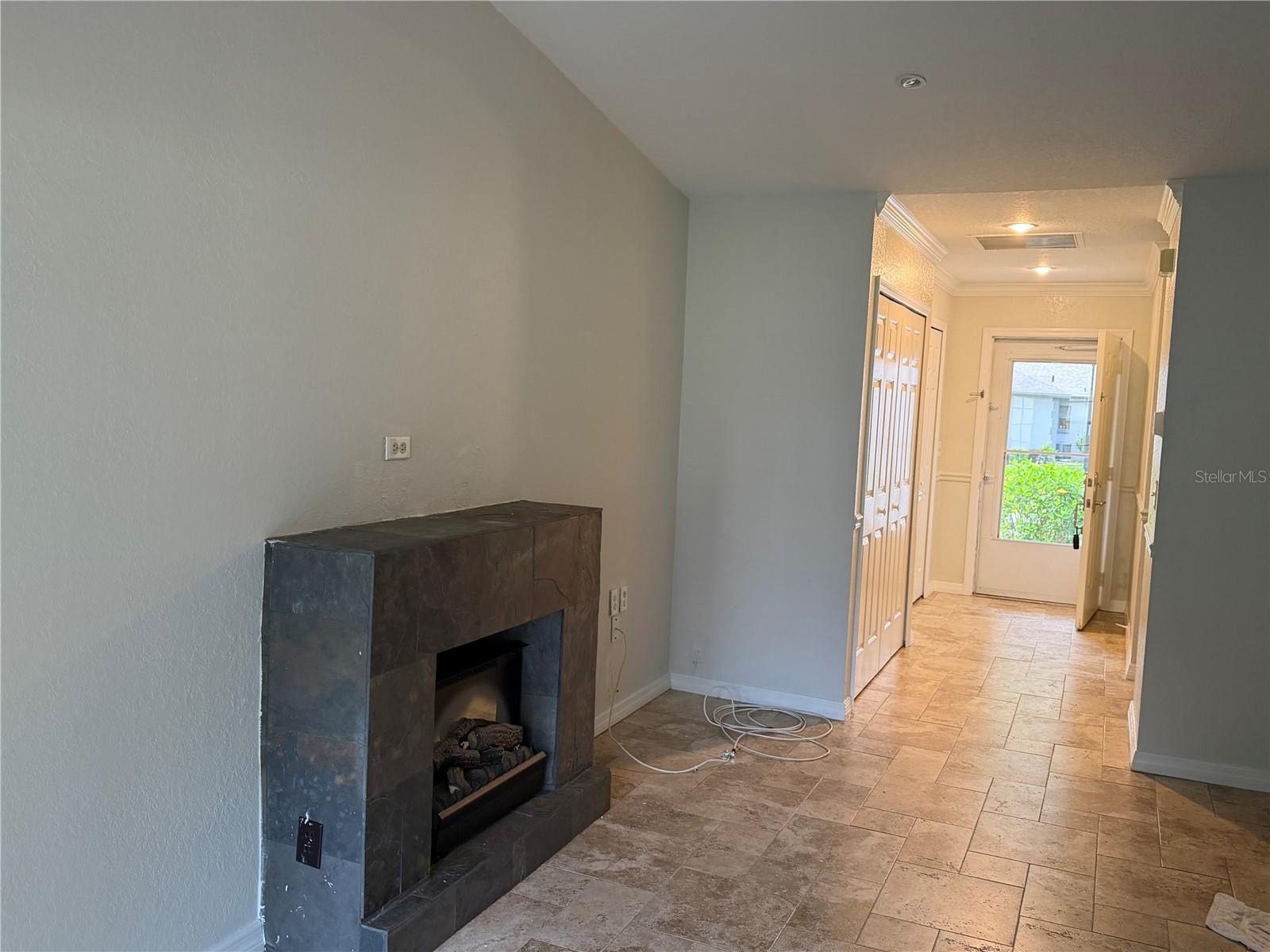 RIVER OAKS CONDO PH 01 - Residential Lease