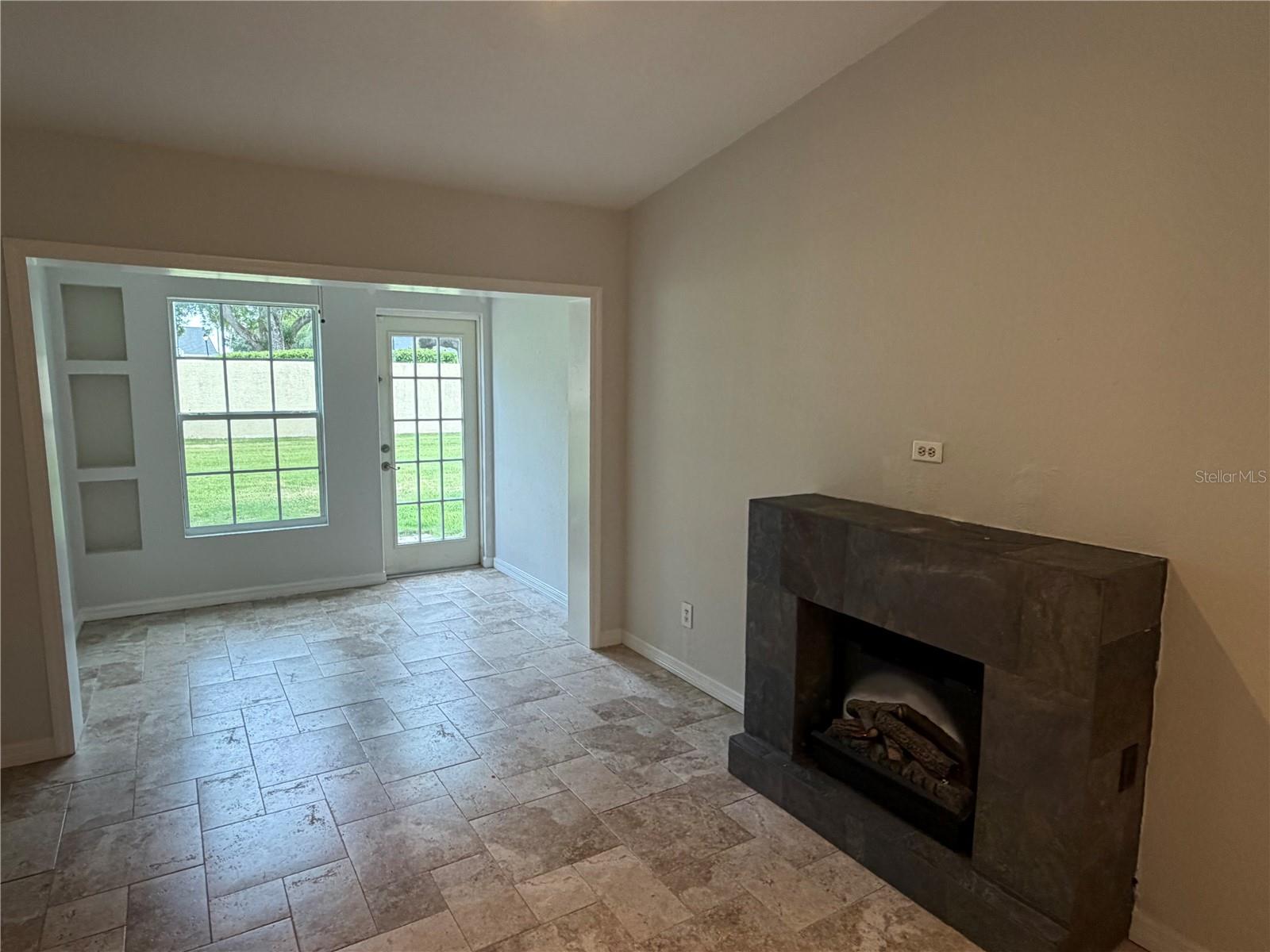 RIVER OAKS CONDO PH 01 - Residential Lease