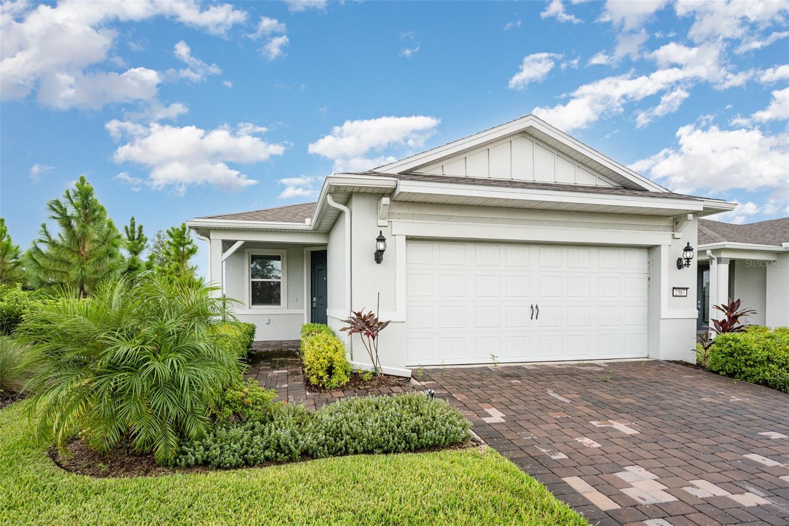 2587 CLIFF WAY