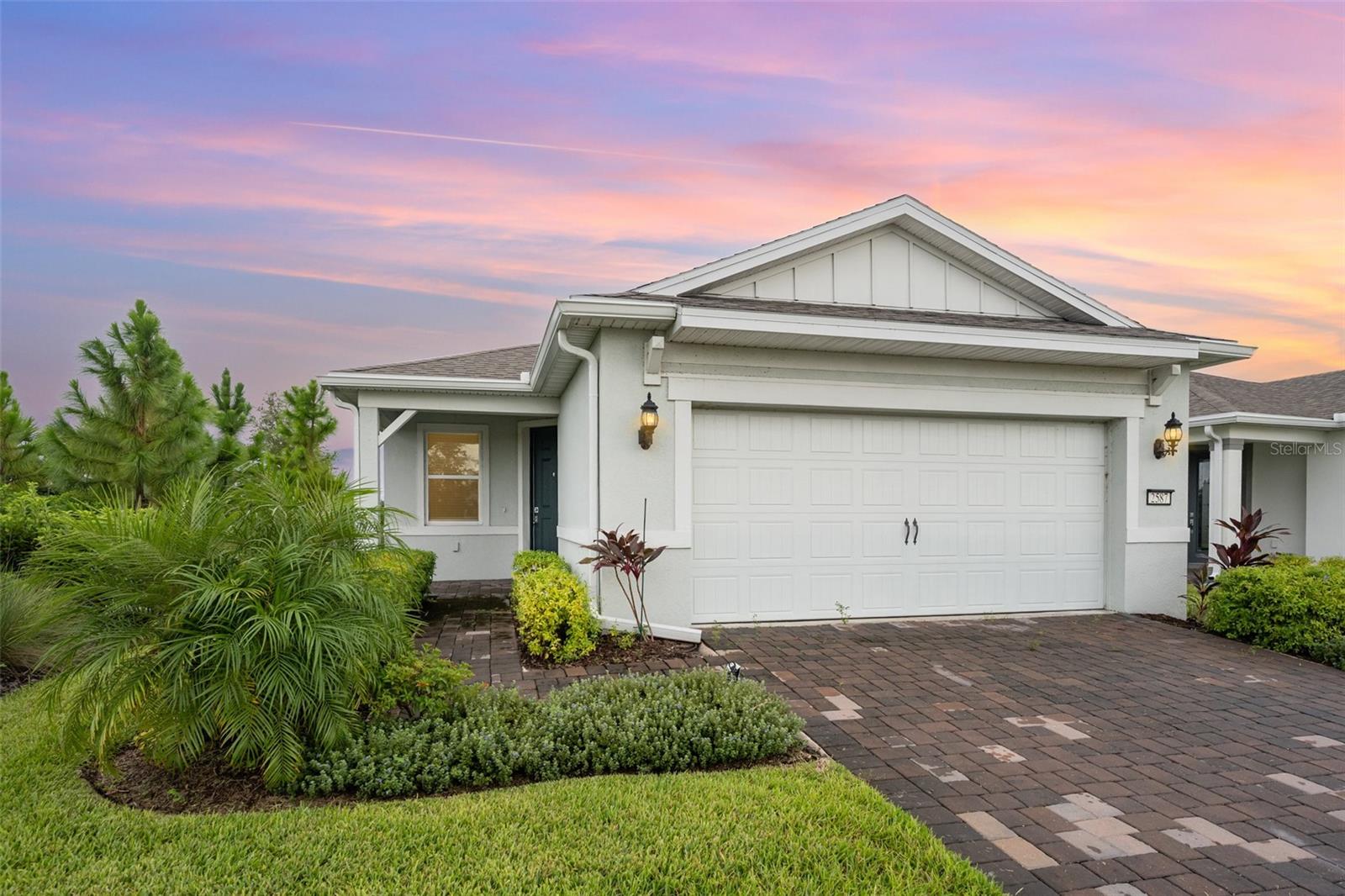 2587 CLIFF WAY