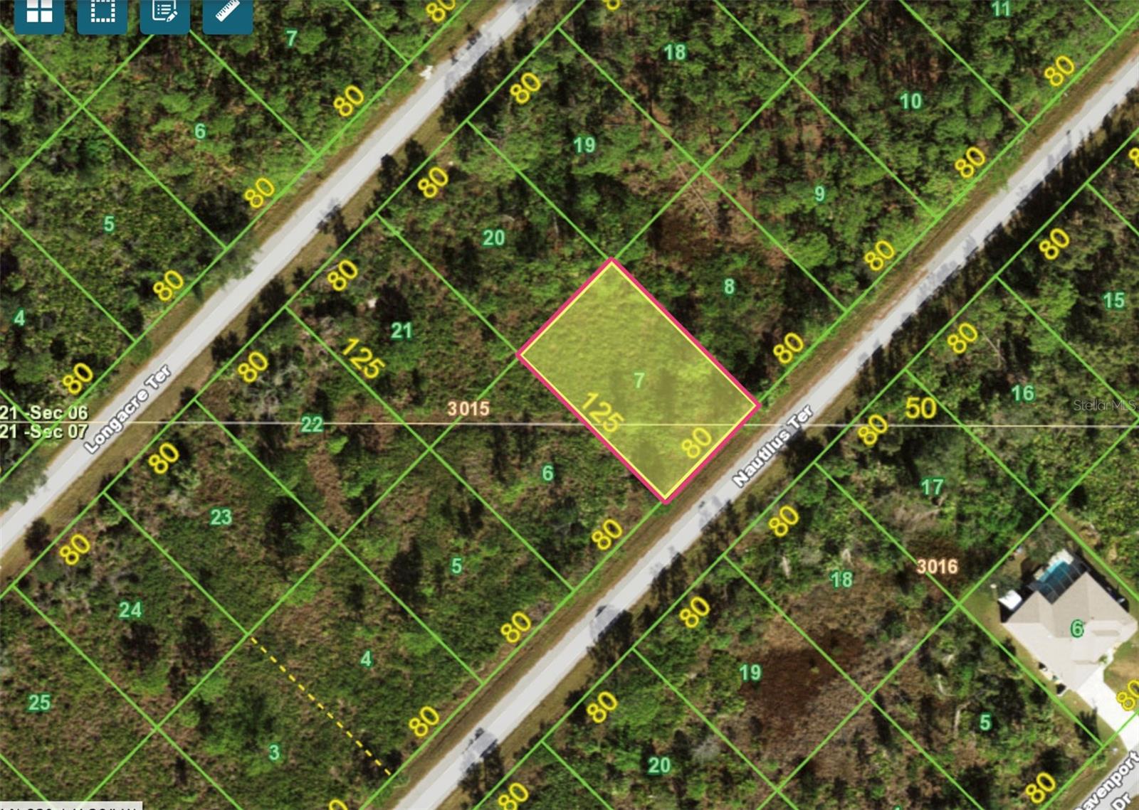 A remarkable property is on the market offering 80 feet of road frontage and 125 feet in depth, totaling 10,000 sq ft (.23 acres). The location is incredibly convenient, just a short distance from US41 and only a 15-minute drive from I-75. Nearby amenities include shopping malls such as the Port Charlotte Town Center, popular dining spots, and the Charlotte County Sports Park - the Spring Training home of the Tampa Bay Rays. Golf enthusiasts will find an abundance of courses for their enjoyment. Additionally, the property is within a 30-minute drive of some of the finest beaches in the area. Don't miss out on the chance to make this property your own!
Enjoy the Florida lifestyle with fishing, boating, and swimming in the sunshine state. Just 50 minutes from Sarasota and Fort Myers airports.