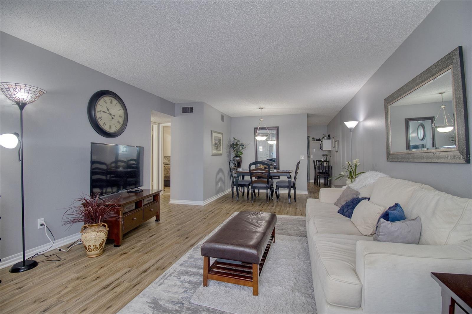 ON TOP OF THE WORLD - Residential