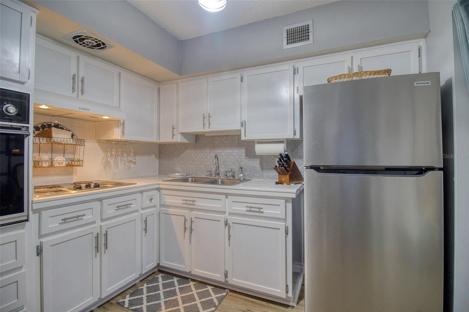 ON TOP OF THE WORLD - Residential