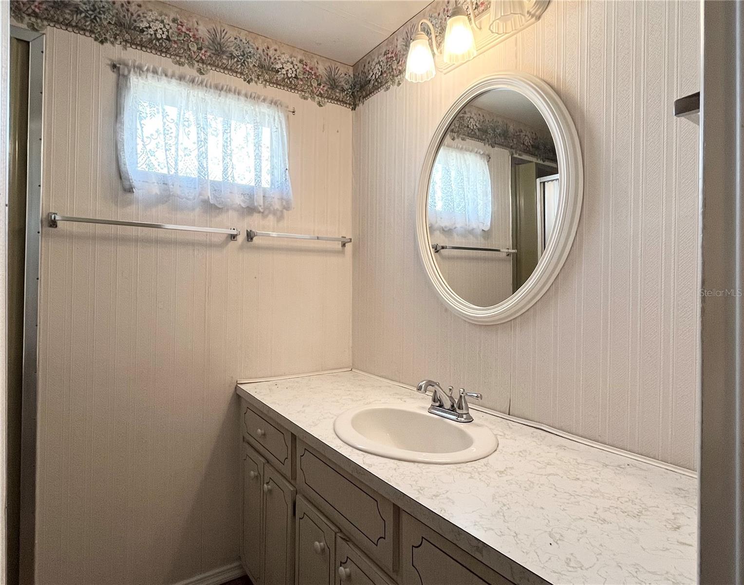 OAKWOOD MANOR - Residential