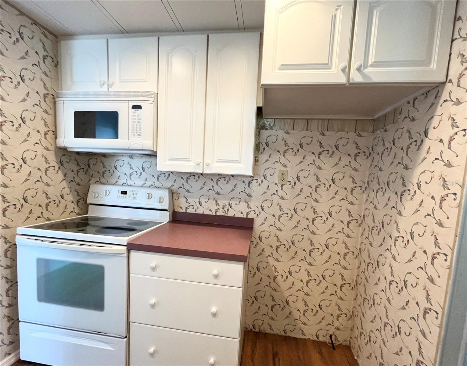 OAKWOOD MANOR - Residential