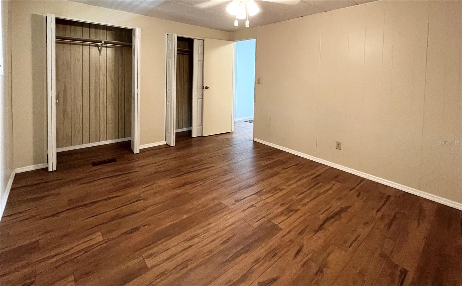 OAKWOOD MANOR - Residential