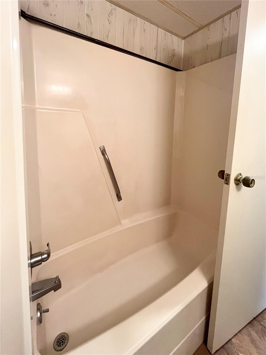 OAKWOOD MANOR - Residential