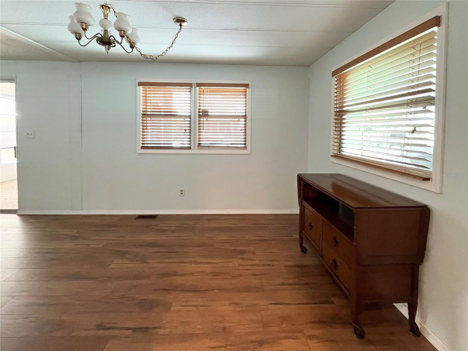 OAKWOOD MANOR - Residential