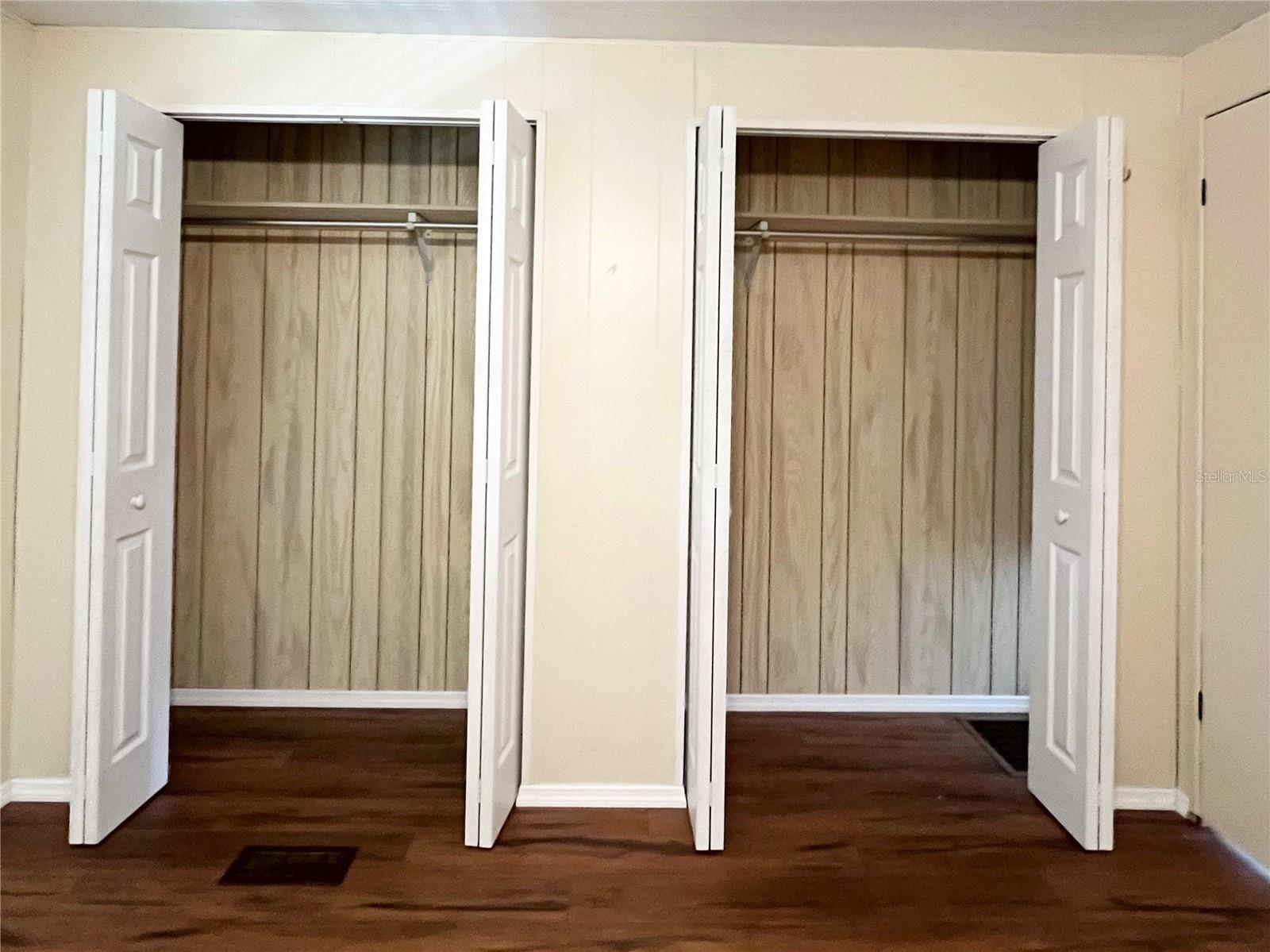 OAKWOOD MANOR - Residential