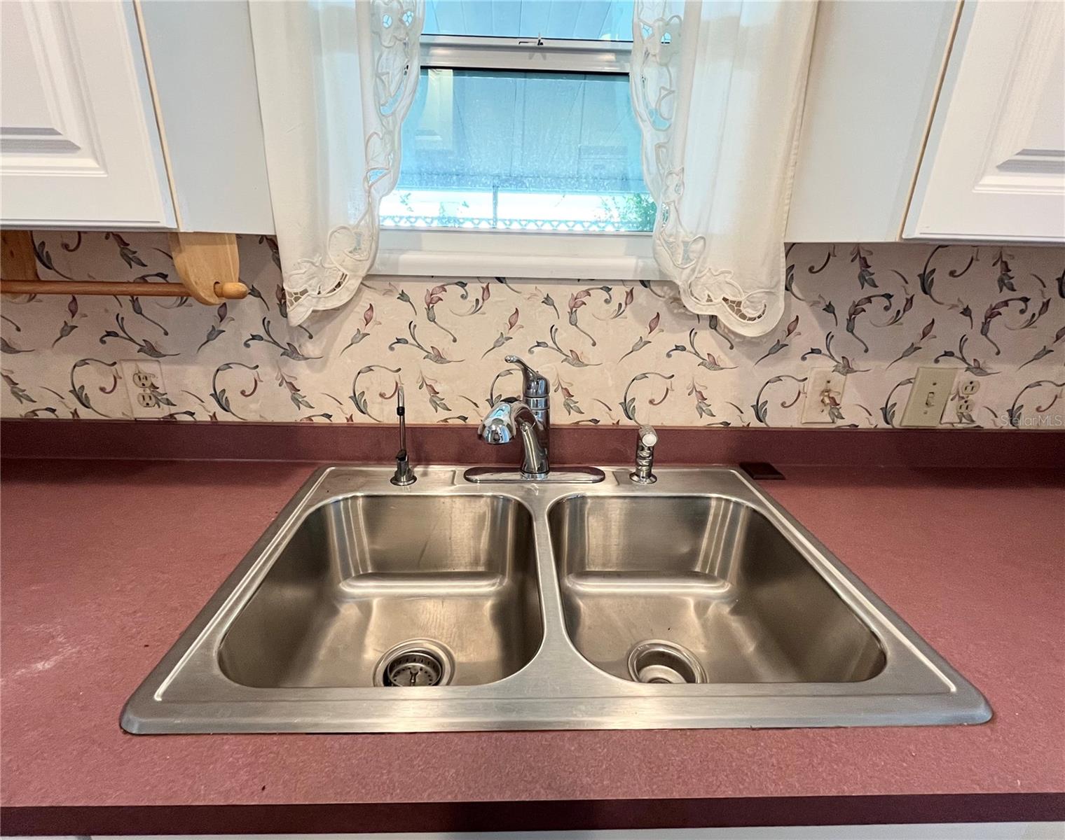 OAKWOOD MANOR - Residential