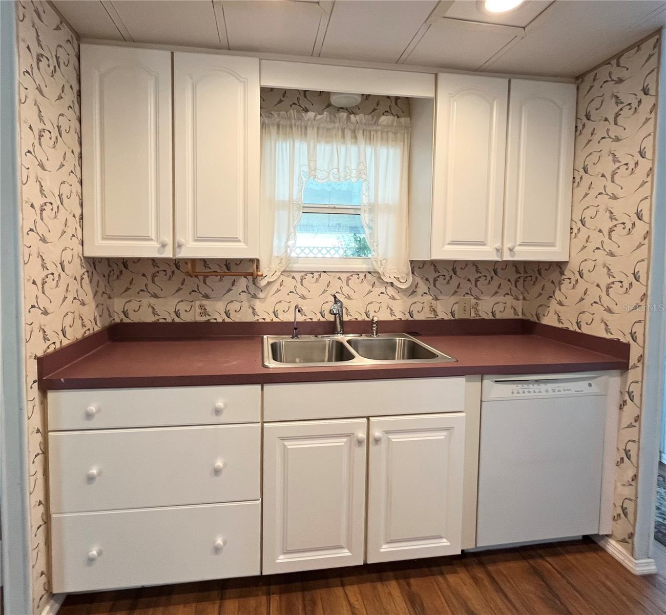 OAKWOOD MANOR - Residential